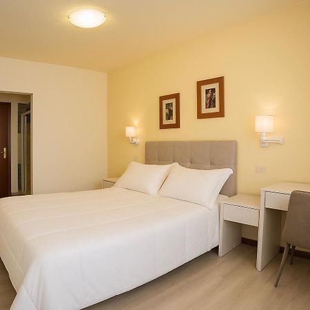 Hotel Elara Viveiro Zewnętrze zdjęcie